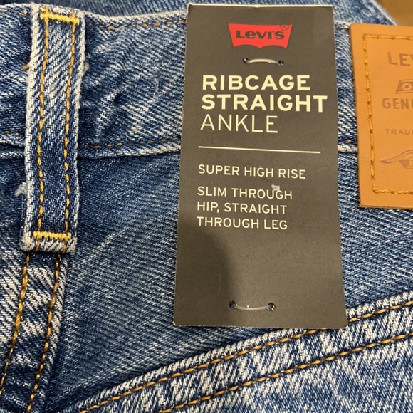 Levi’s Ribcage Straight Ankle Jeans - Picture 5 of 9